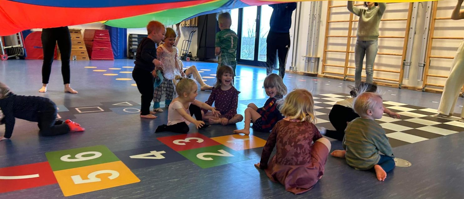 Forældre/barn gymnastik i De 7 Dale